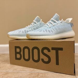 Yeezys Boost 350 V2 ‘Mono Ice’